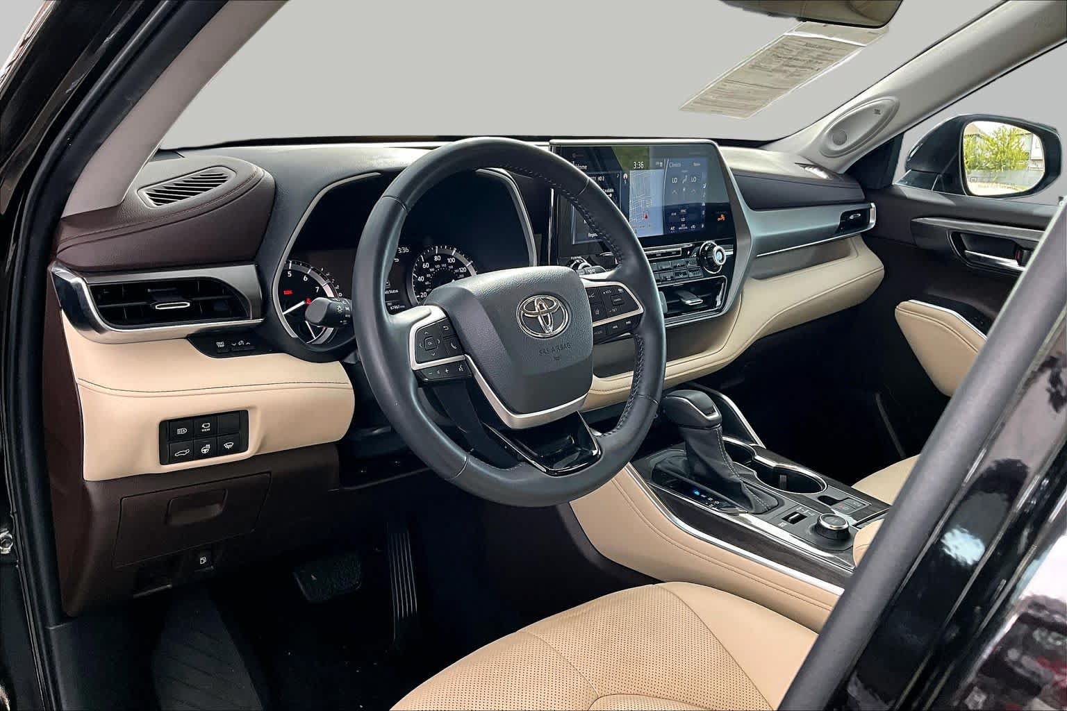 Used 2022 Toyota Highlander Limited AWD/4WD image 17
