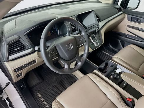 Used 2024 Honda Odyssey EX-L image 2