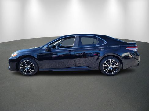 Used 2018 Toyota Camry SE image 4
