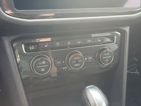 Used 2019 Volkswagen Tiguan SE image 30