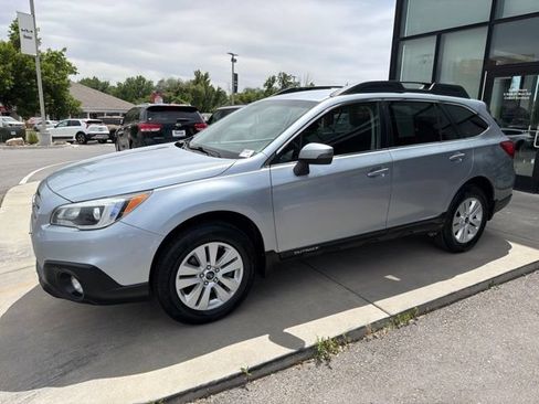 Used 2016 Subaru Outback 2.5i Premium AWD/4WD image 2