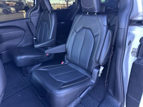 Used 2024 Chrysler Pacifica Touring-L w/ S Appearance Package image 41