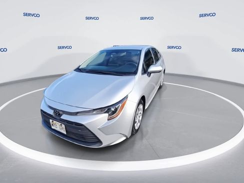 Used 2023 Toyota Corolla LE image 3