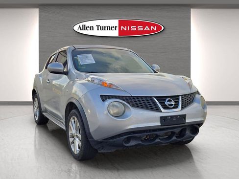 Used 2014 Nissan Juke SV w/ Navigation Package FWD image 2