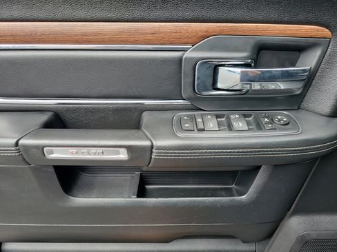 Used 2016 RAM 1500 Laramie w/ Convenience Group image 7