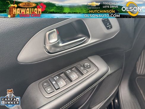 Used 2025 Chrysler Pacifica Limited image 14