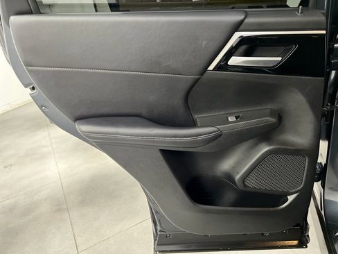 Used 2024 Mitsubishi Outlander SE AWD/4WD image 16