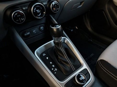 Certified 2021 Hyundai Venue SEL image 16