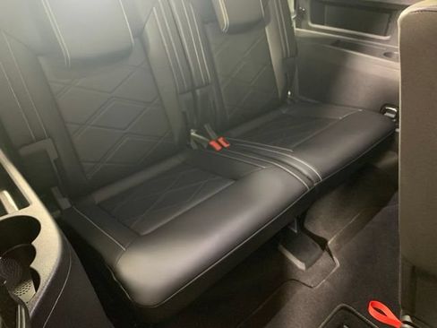 Used 2024 Volkswagen Atlas SE AWD/4WD image 7