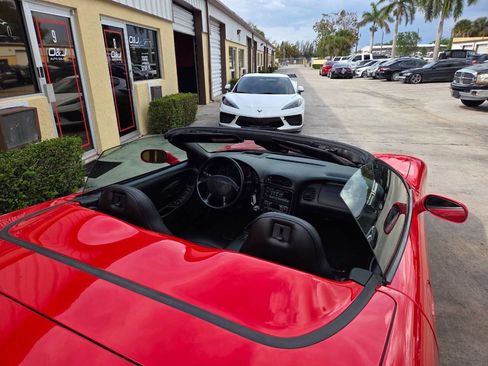 Used 2004 Chevrolet Corvette Convertible w/ Preferred Equipment Group RWD image 3