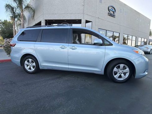 Used 2015 Toyota Sienna LE FWD image 8