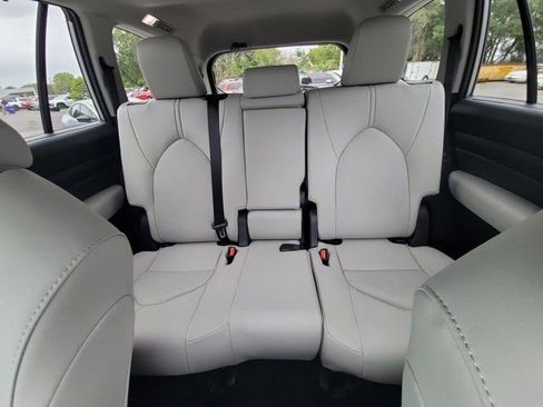 Used 2026 Toyota Grand Highlander XLE FWD image 5