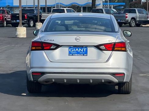 Used 2023 Nissan Altima 2.5 SV image 5