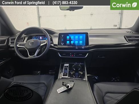 Used 2024 Volkswagen Atlas Cross Sport SE image 13