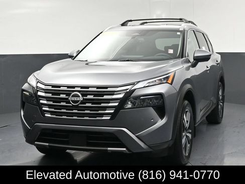 Used 2025 Nissan Rogue SL AWD/4WD image 3