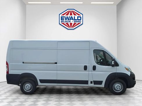 Used 2026 RAM ProMaster 2500 w/ Convenience Group FWD image 4