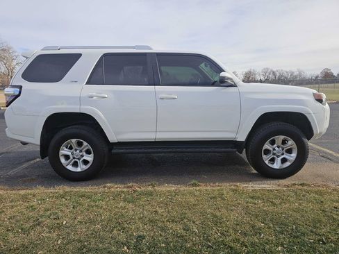 Used 2016 Toyota 4Runner SR5 image 6