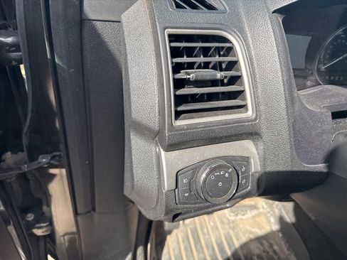 Used 2017 Ford Explorer XLT w/ Equipment Group 202A AWD/4WD image 11