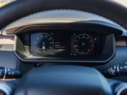 Used 2020 Land Rover Discovery HSE Luxury AWD/4WD image 14