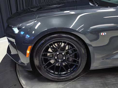 Used 2018 Chevrolet Camaro SS RWD image 40