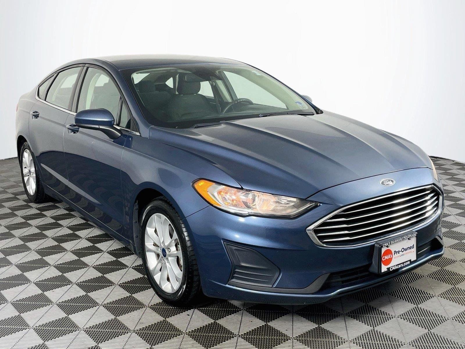 Used 2019 Ford Fusion SE FWD image 1