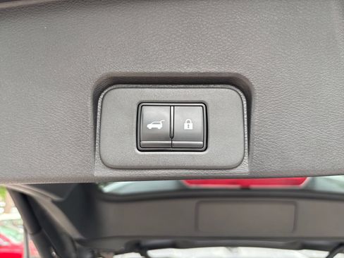 Used 2025 Nissan Rogue SV AWD/4WD image 23