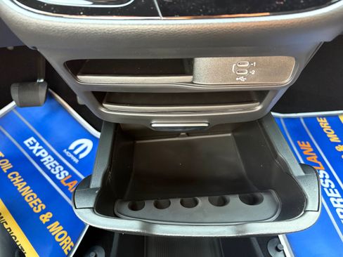 New 2027 Chrysler Pacifica Select FWD image 26