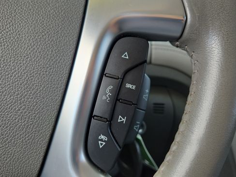Used 2017 Chevrolet Traverse LT FWD image 25