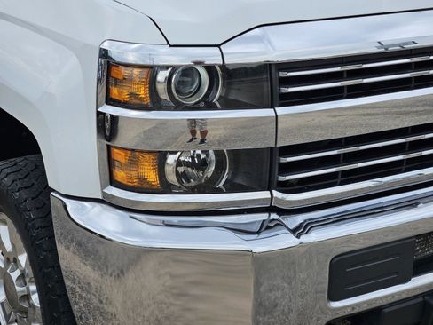 Certified 2018 Chevrolet Silverado 2500 LT AWD/4WD image 10
