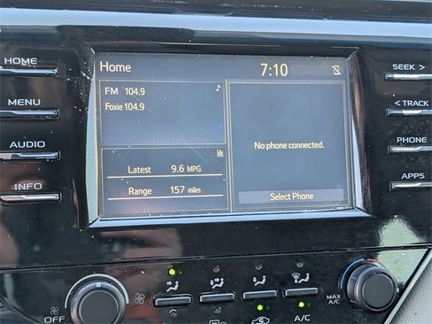 Used 2018 Toyota Camry LE image 23