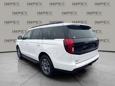 Used 2025 Ford Expedition Active RWD image 2