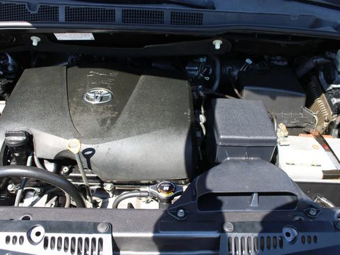 Used 2019 Toyota Sienna LE FWD image 22
