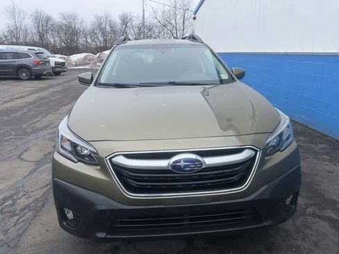 Used 2022 Subaru Outback Premium image 3