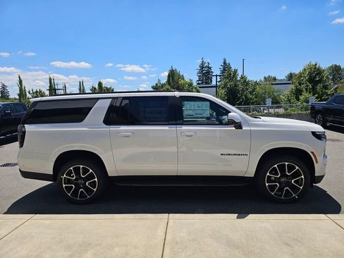 New 2026 Chevrolet Suburban RST w/ Comfort Package AWD/4WD image 6