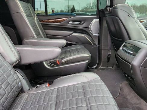 Used 2023 Cadillac Escalade ESV Sport Platinum w/ LPO, ONYX Package AWD/4WD image 24