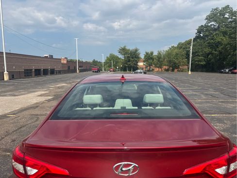 Used 2016 Hyundai Sonata SE w/ Cargo Package FWD image 3