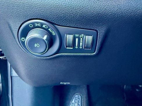 Used 2024 Jeep Compass Latitude image 18