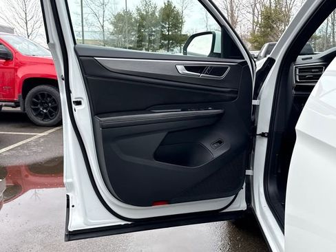 Used 2024 Volkswagen Atlas Cross Sport SE image 11