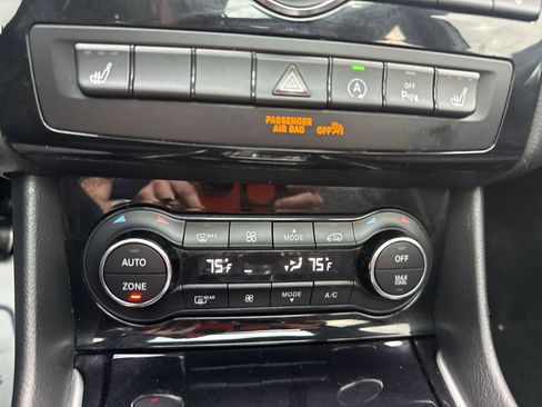 Used 2019 INFINITI QX30 Premium w/ Navigation Package image 17