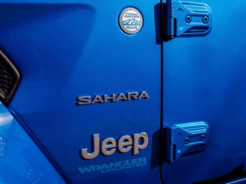 Used 2021 Jeep Wrangler Unlimited Sahara w/ Cold Weather Group image 10