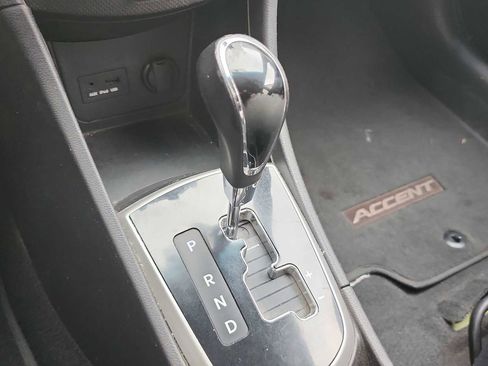 Used 2012 Hyundai Accent SE FWD image 19