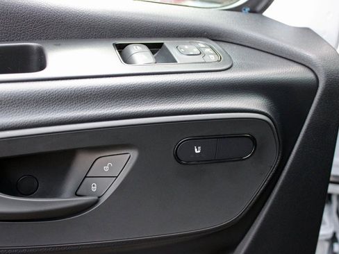 Used 2025 Mercedes-Benz Sprinter 2500 image 9