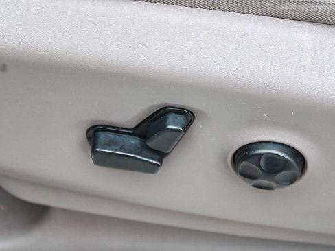 Used 2018 Chrysler Pacifica Touring-L w/ Tire & Wheel Group FWD image 21