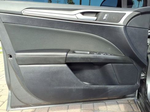 Used 2020 Ford Fusion SE FWD image 20
