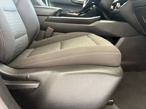 Used 2025 Chevrolet Equinox LT AWD/4WD image 35