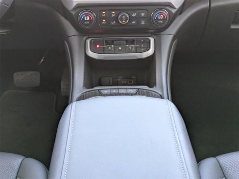 Used 2023 GMC Acadia SLT w/ Elevation Edition image 26