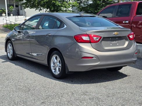 Used 2018 Chevrolet Cruze LT w/ Convenience Package FWD image 4