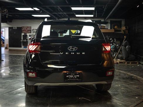 Used 2021 Hyundai Venue SEL FWD image 6