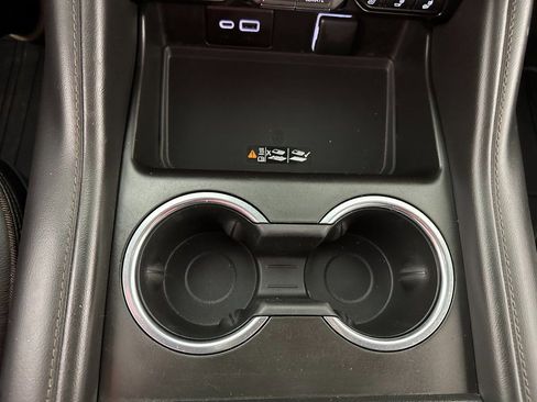 Used 2023 Chevrolet Suburban High Country image 32