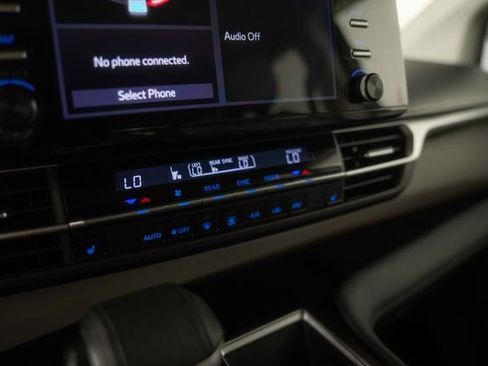 Used 2024 Toyota Sienna XLE FWD image 26